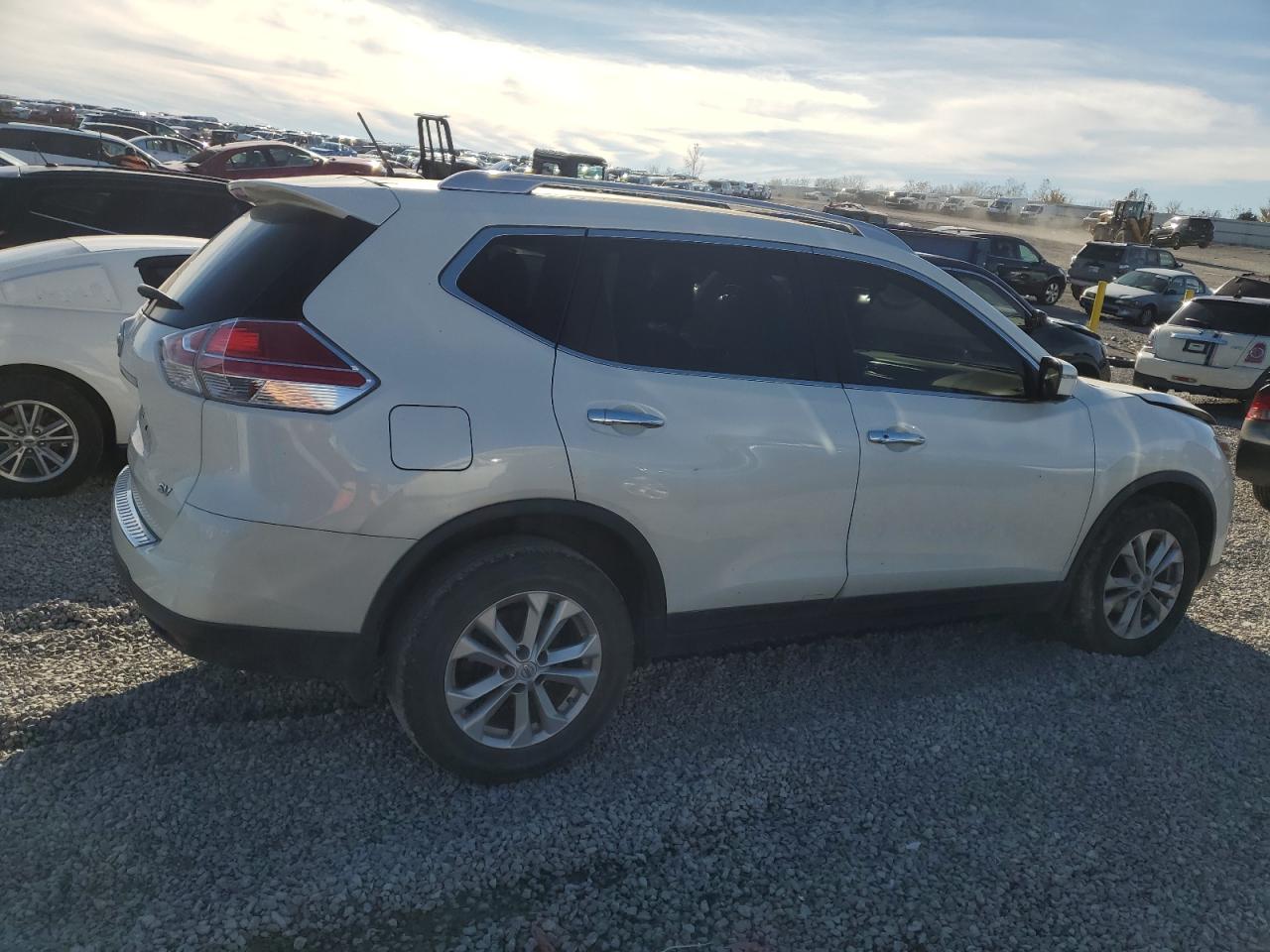 2016 Nissan Rogue - Image 3