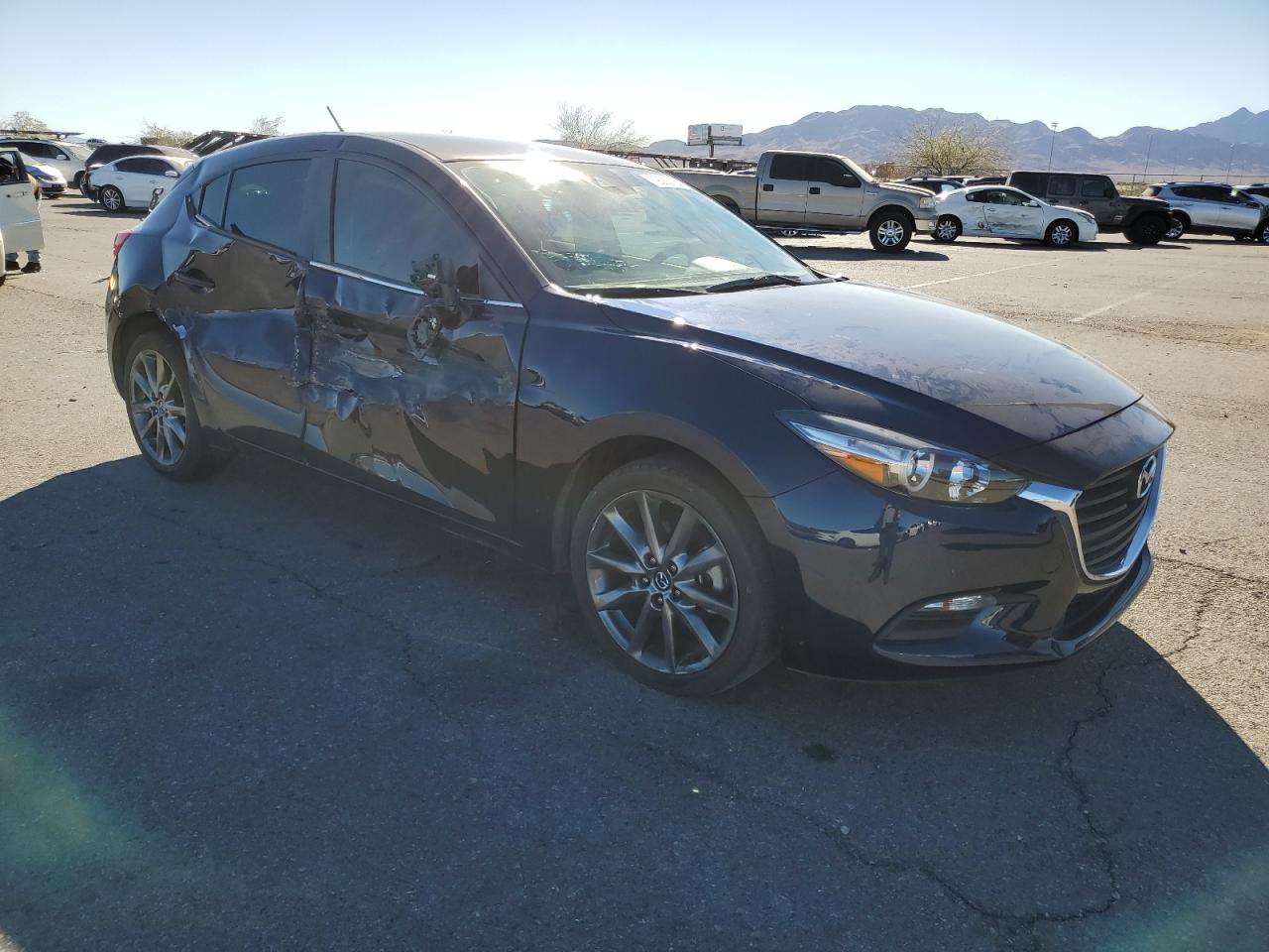 VIN 3MZBN1L32JM272048 2018 MAZDA 3 no.4