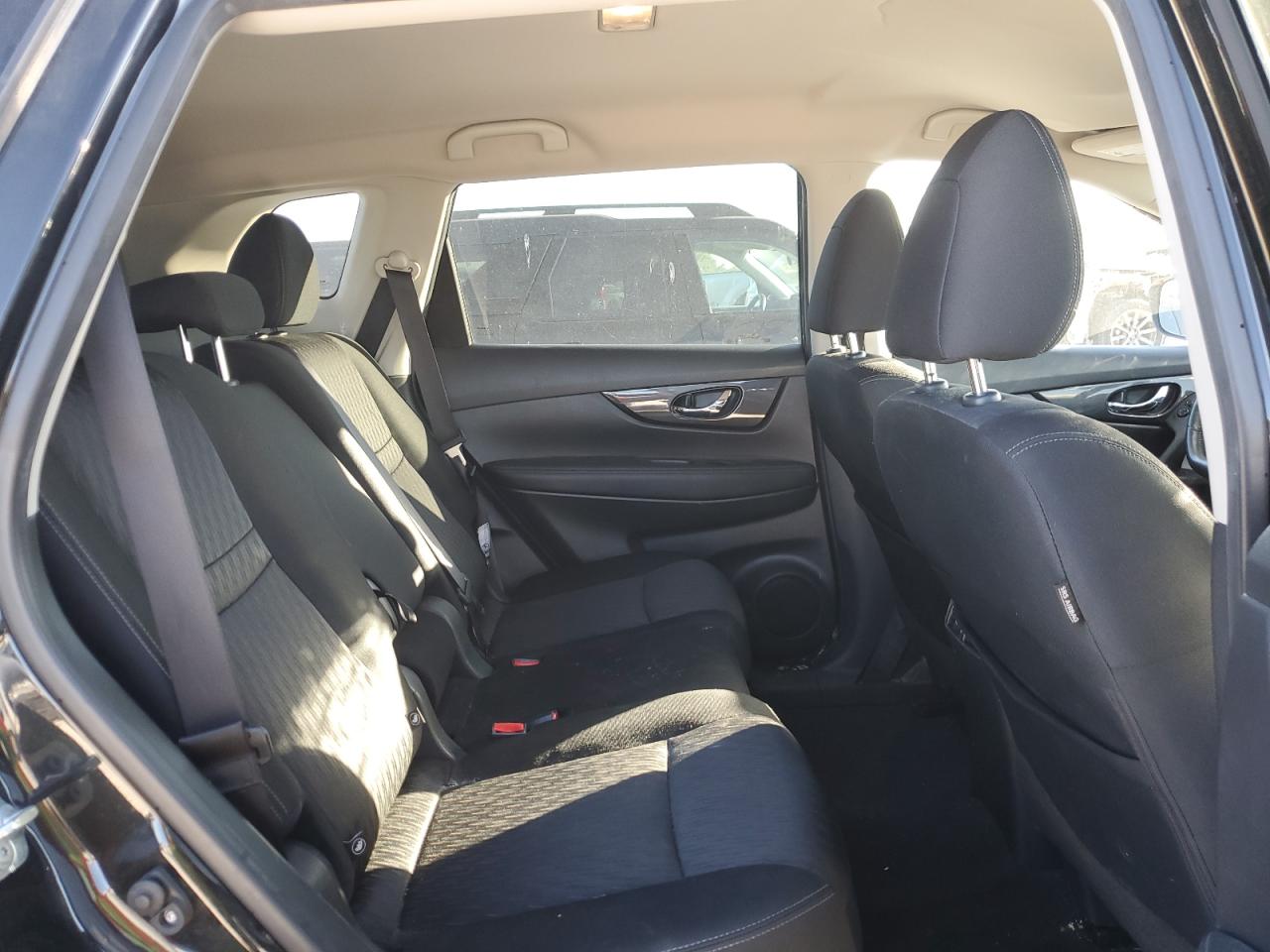 2018 Nissan Rogue - Image 11