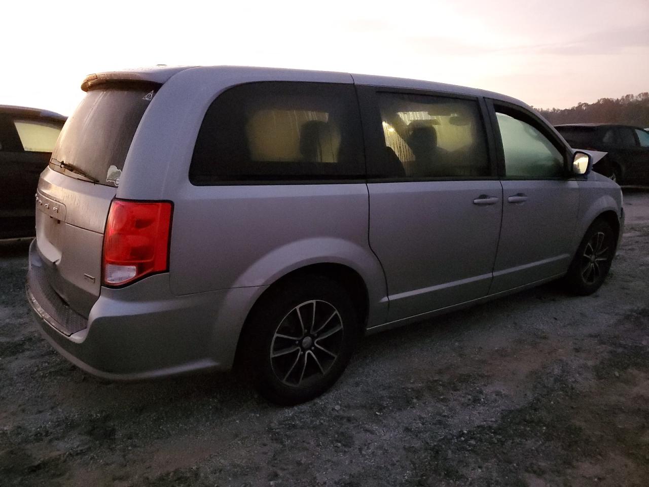 2018 Dodge Caravan - Image 3