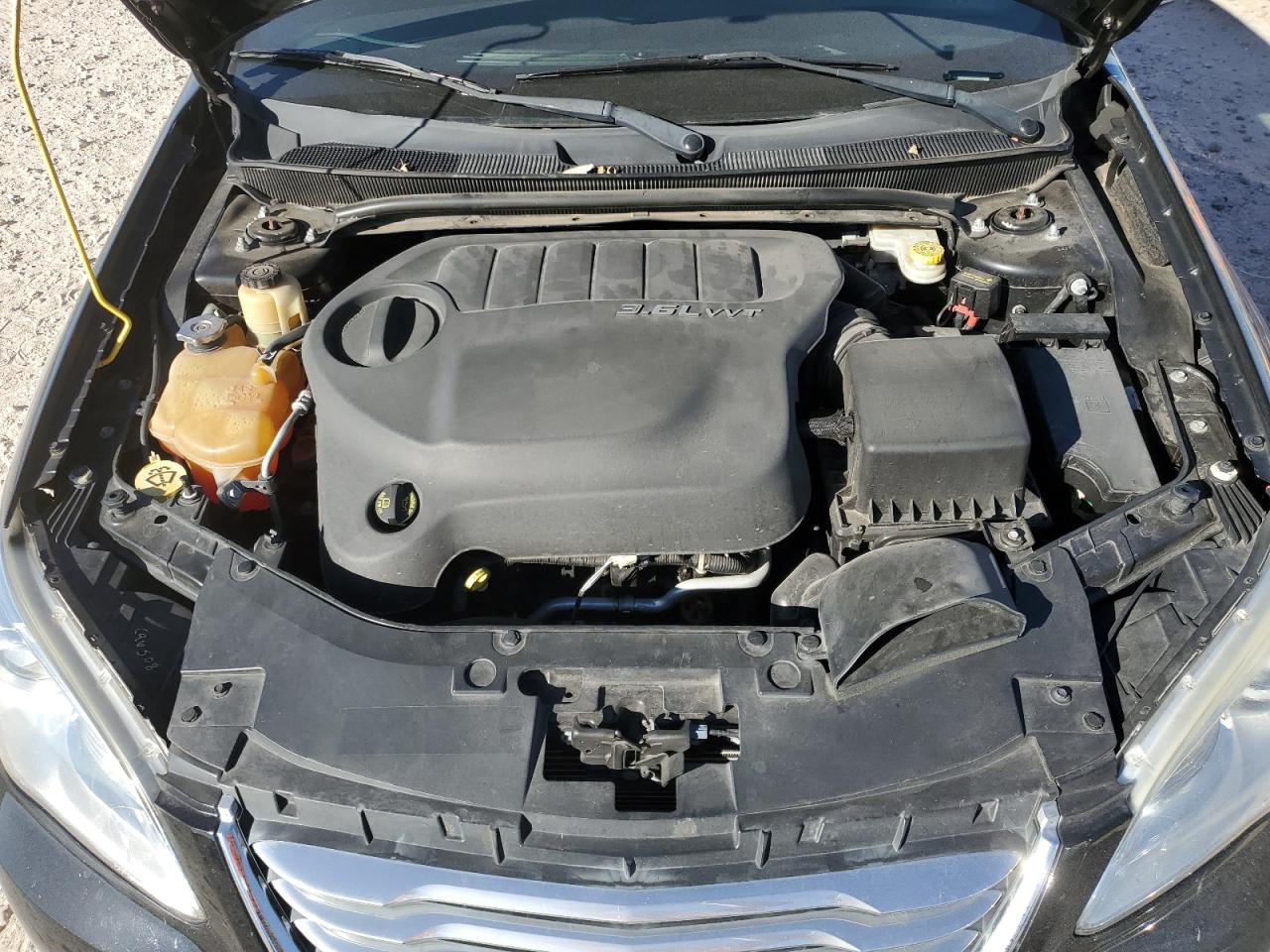 2013 Chrysler 200 - Image 11