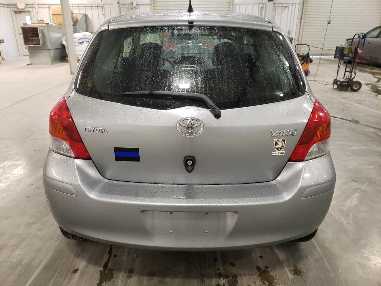 2009 Toyota Yaris VIN: JTDJT903195255833 Lot: 79033984