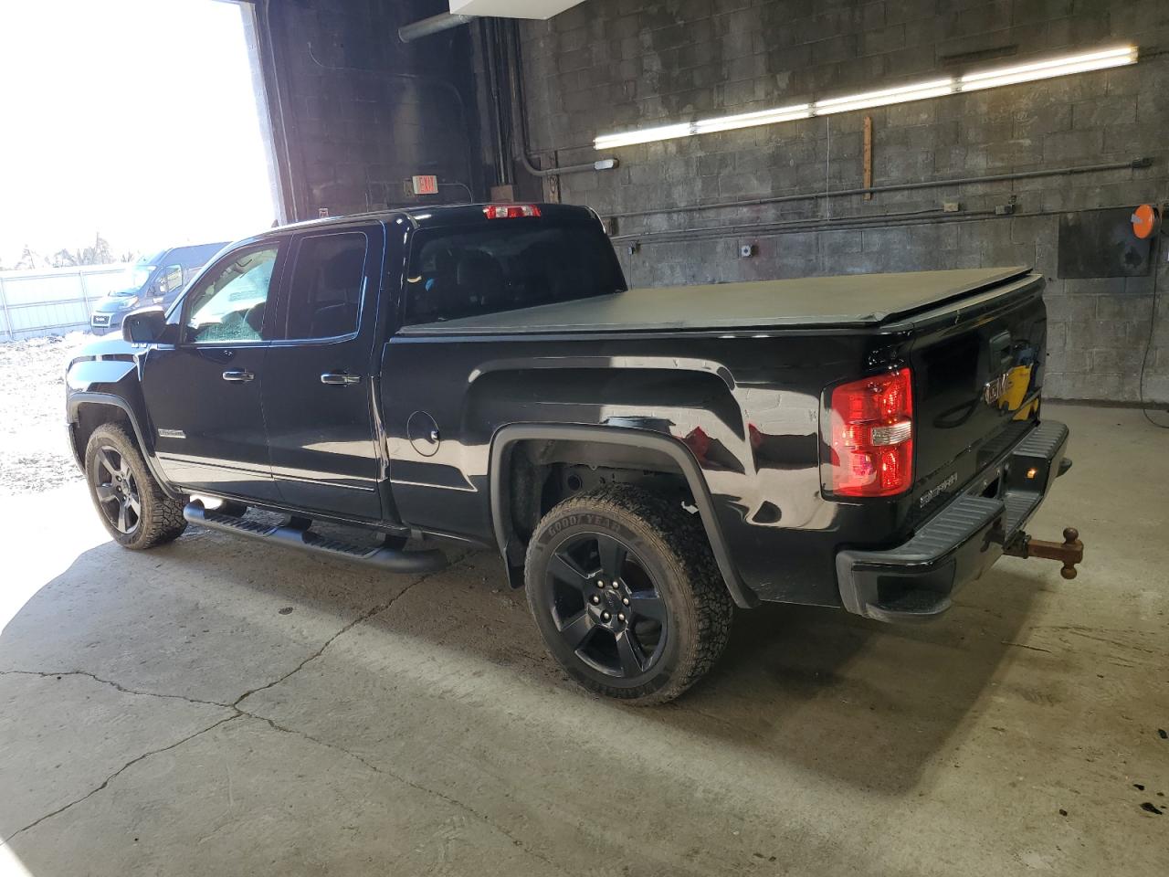 2018 GMC Sierra - Image 2
