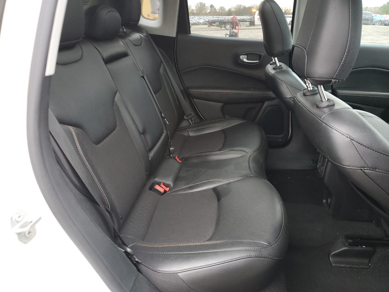 2020 Jeep Compass - Image 11