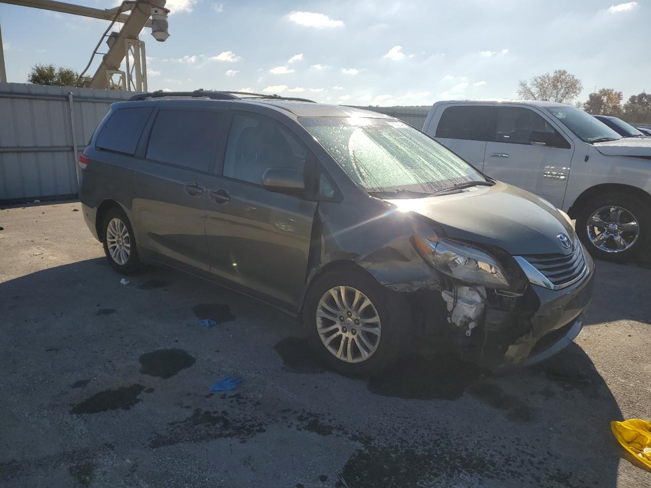2011 Toyota Sienna - Image 4