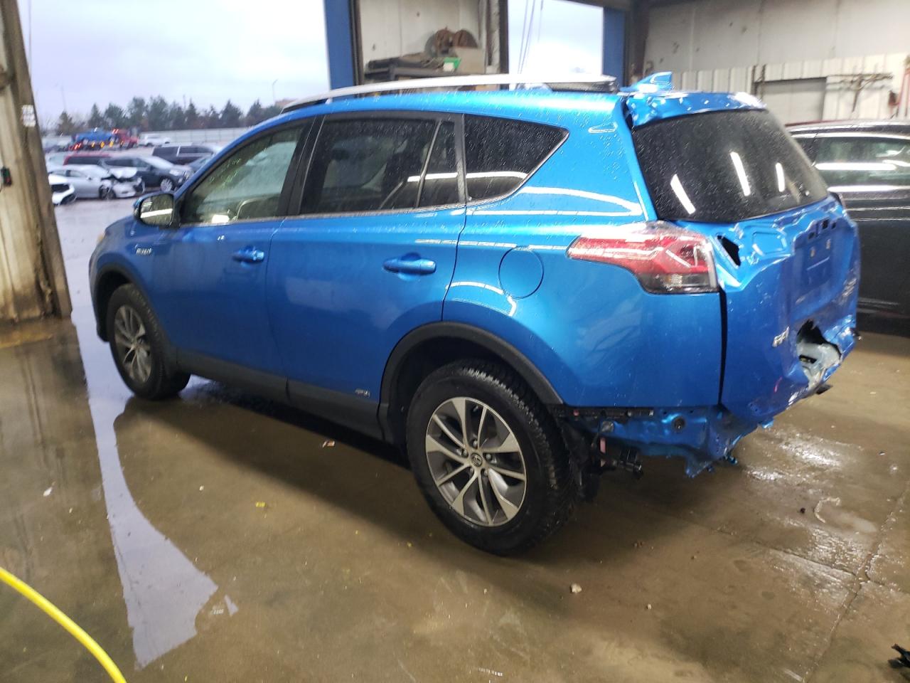 VIN JTMRJREV0HD079073 2017 TOYOTA RAV4 no.2