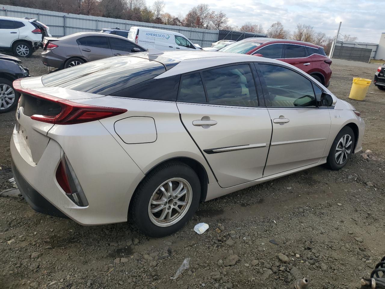 VIN JTDKARFP5J3092818 2018 TOYOTA PRIUS no.3