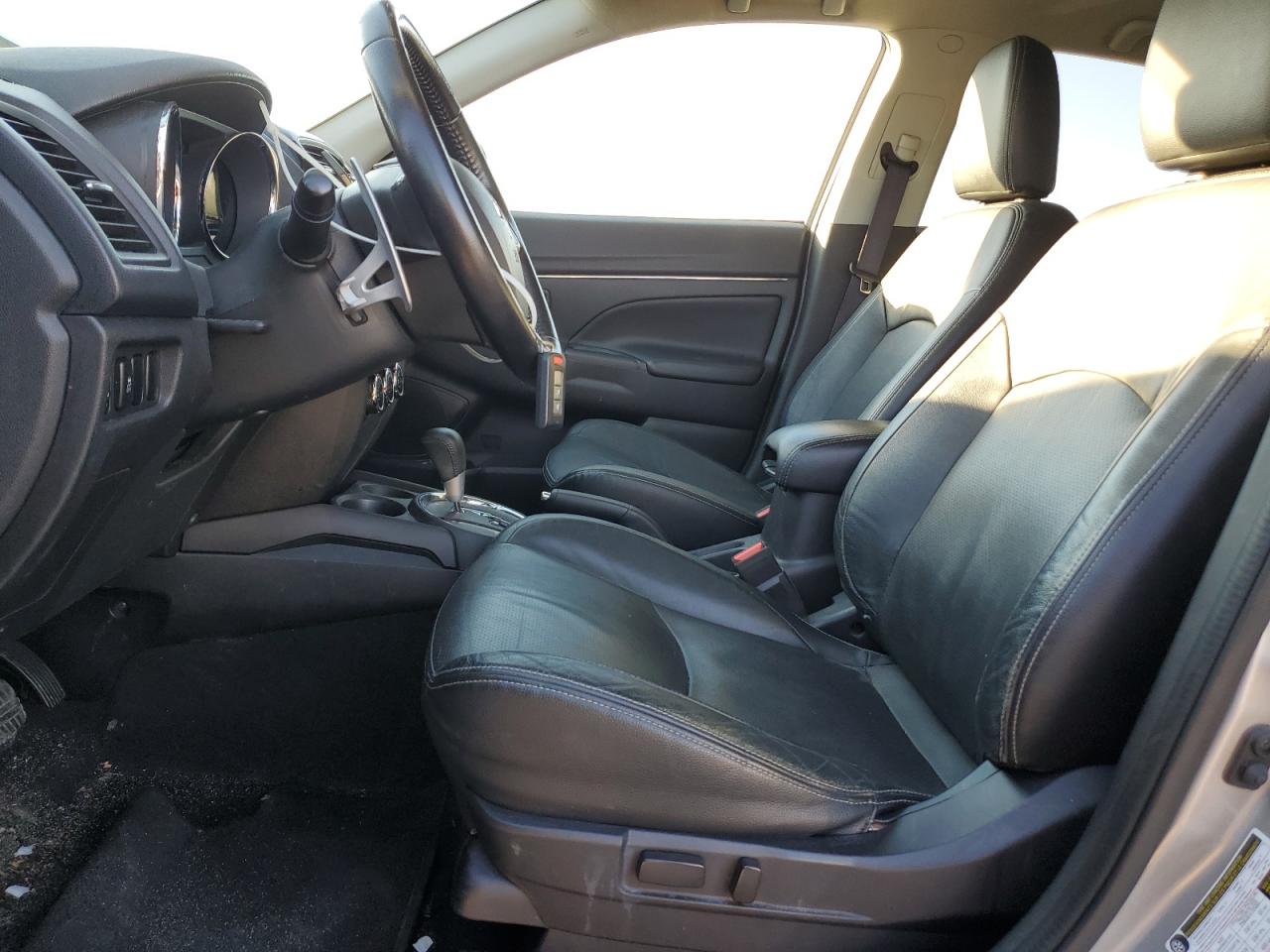 2015 Mitsubishi Outlander - Image 7