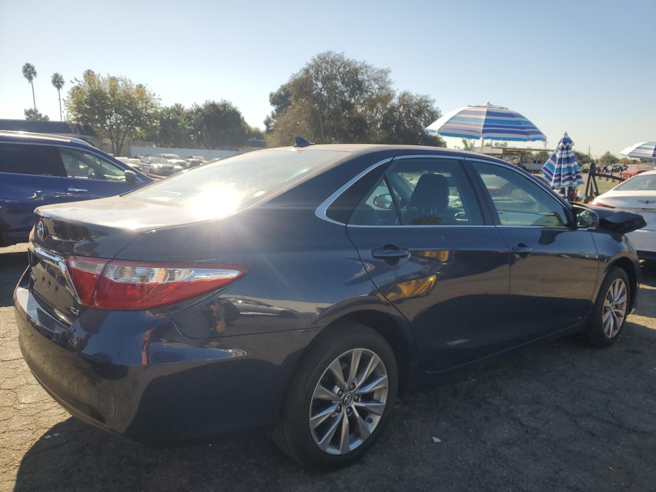 VIN 4T1BF1FK2GU508507 2016 TOYOTA CAMRY no.3