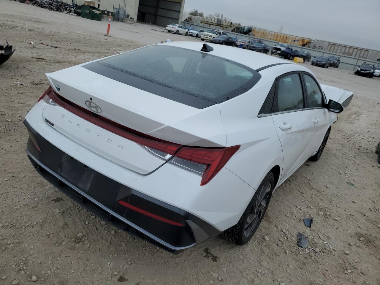 2024 Hyundai Elantra - Image 3