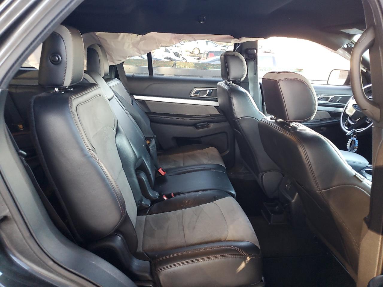 2017 Ford Explorer - Image 11