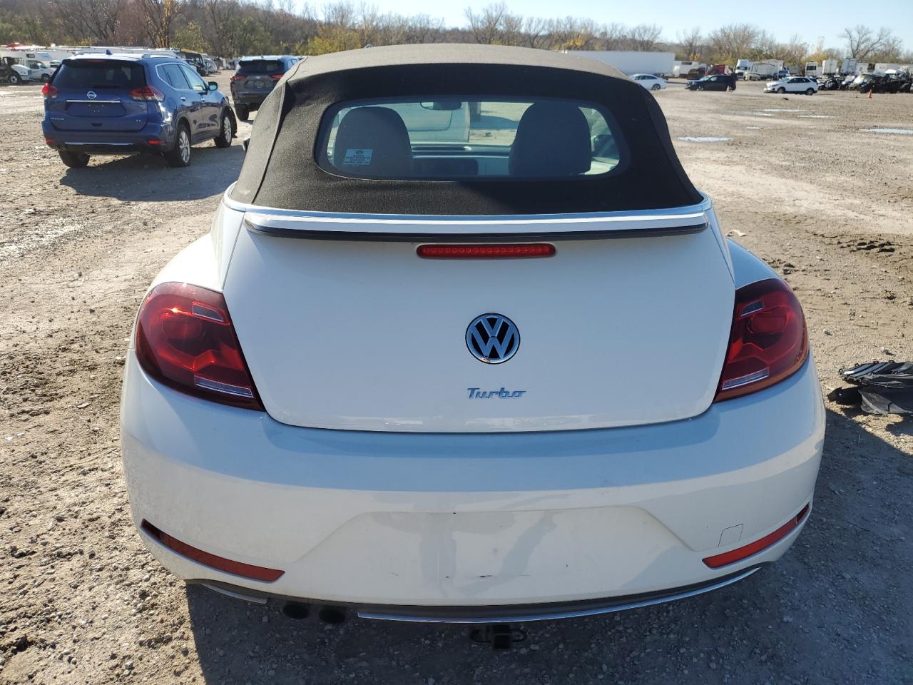 2018 Volkswagen Beetle - Image 6