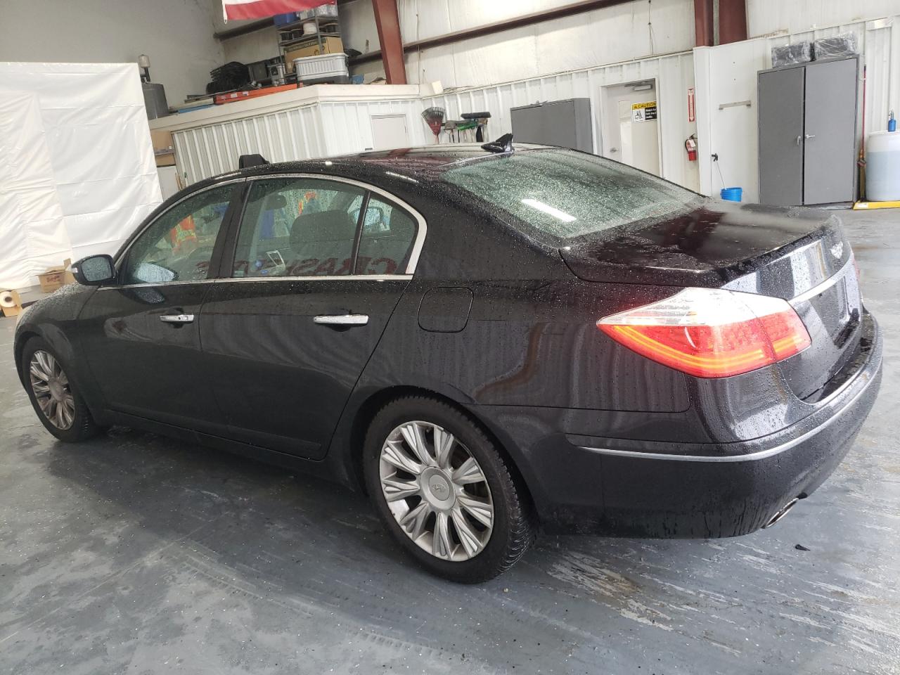 2009 Hyundai Genesis - Image 2