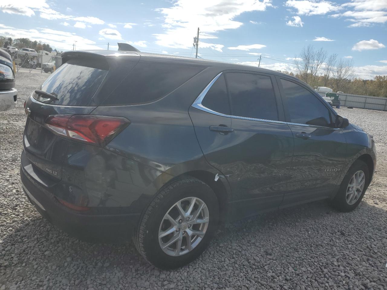 2022 Chevrolet Equinox - Image 3
