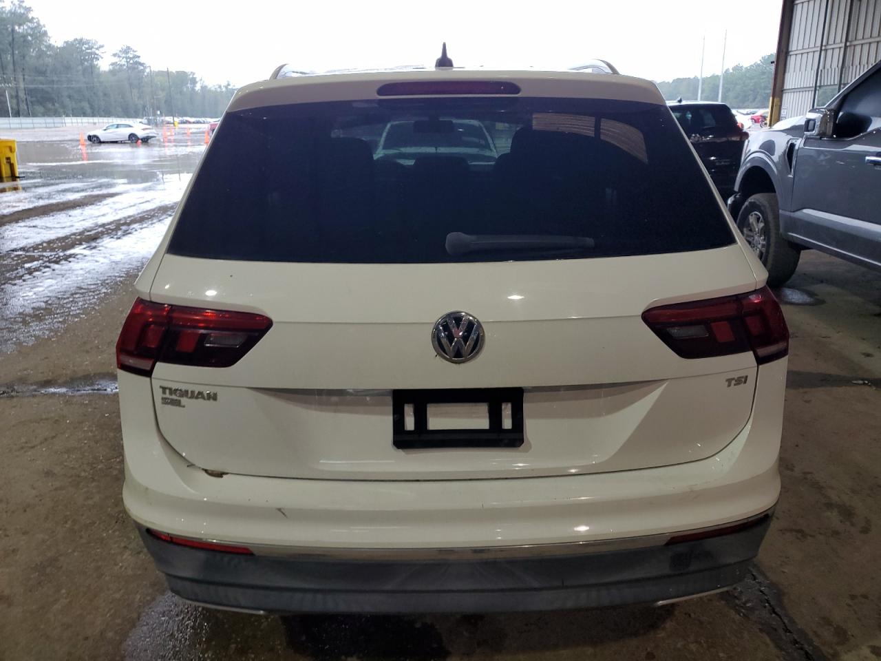 2018 Volkswagen Tiguan - Image 6