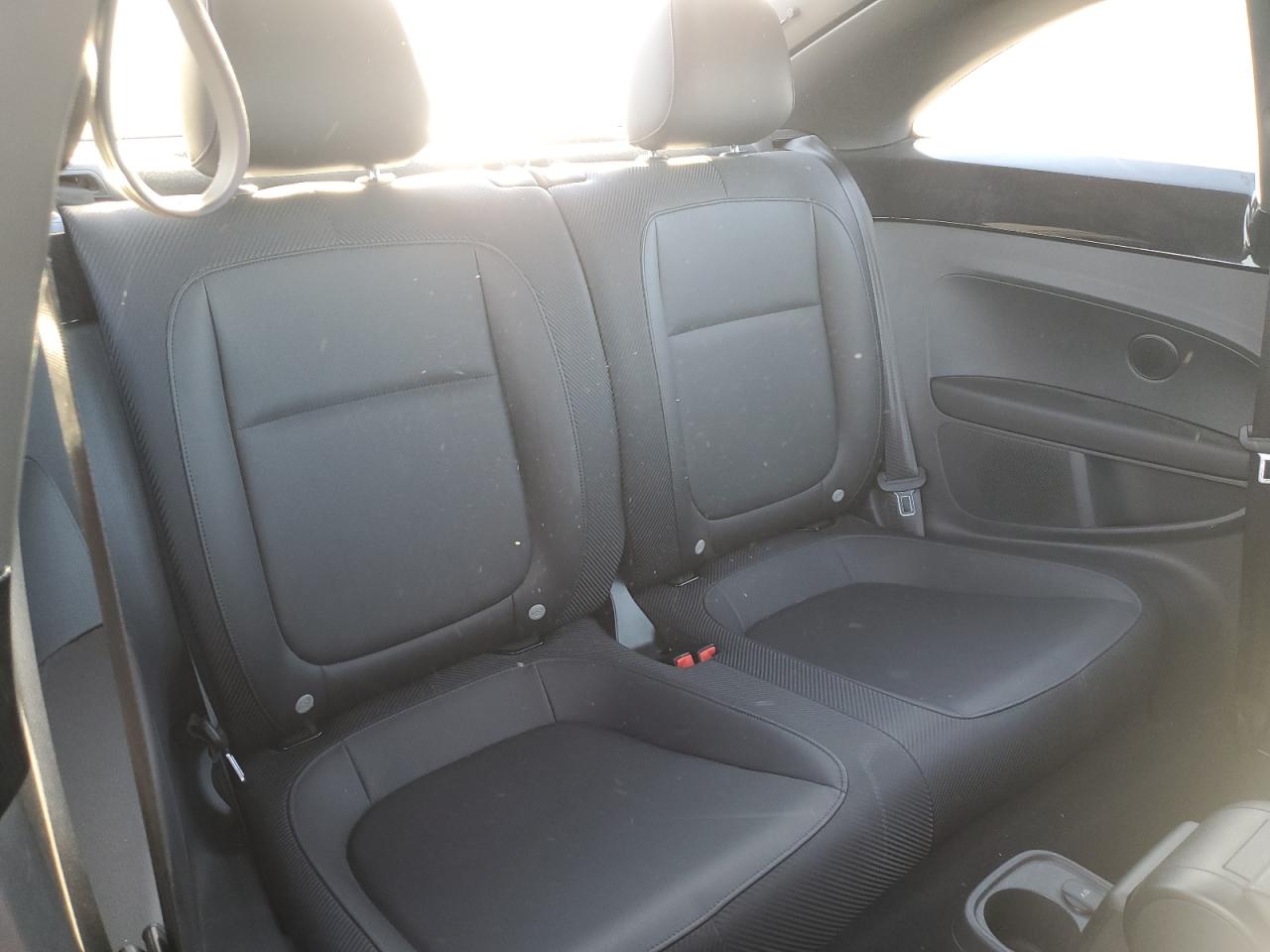 2014 Volkswagen Beetle - Image 10