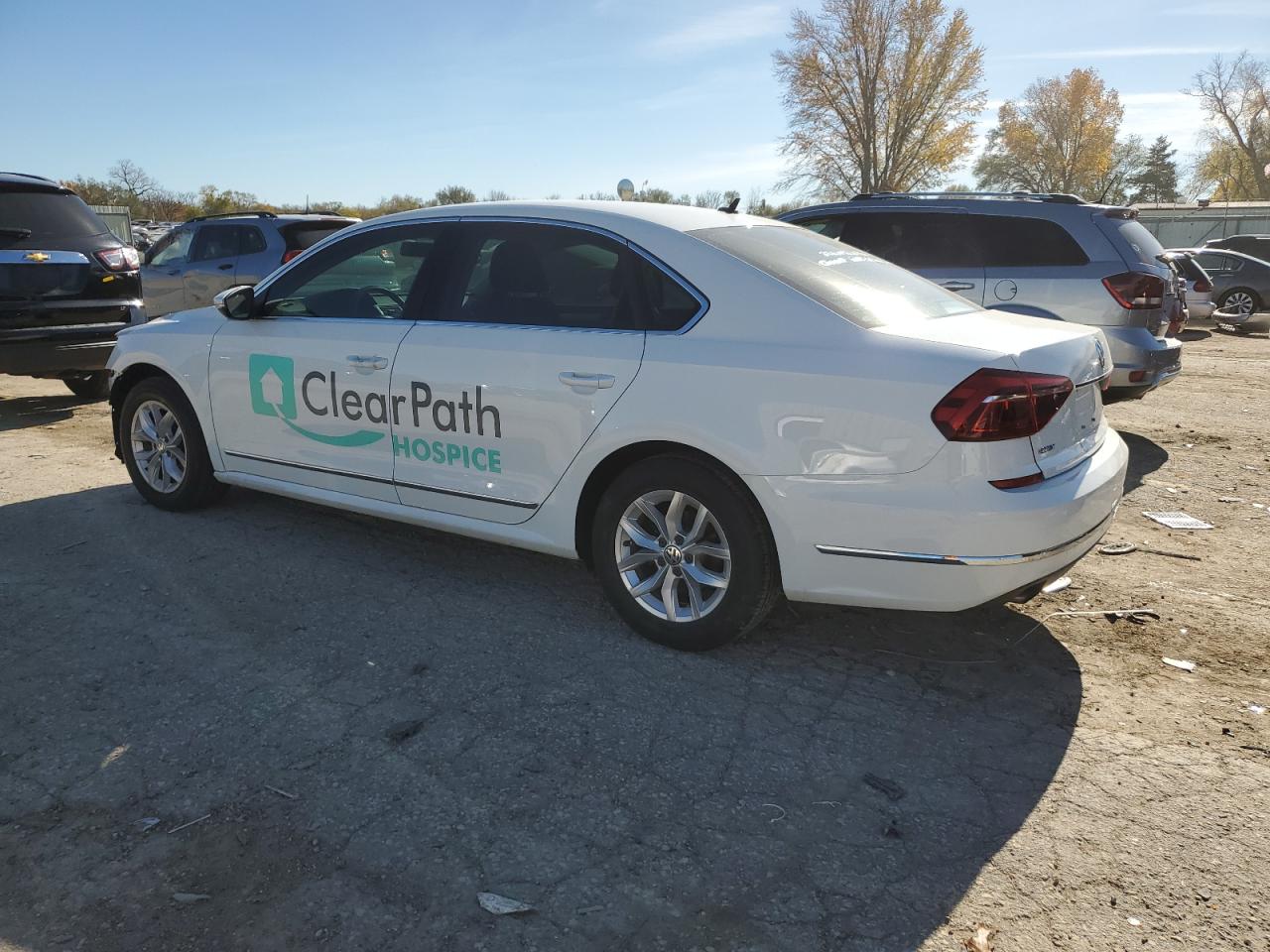 2017 Volkswagen Passat - Image 2