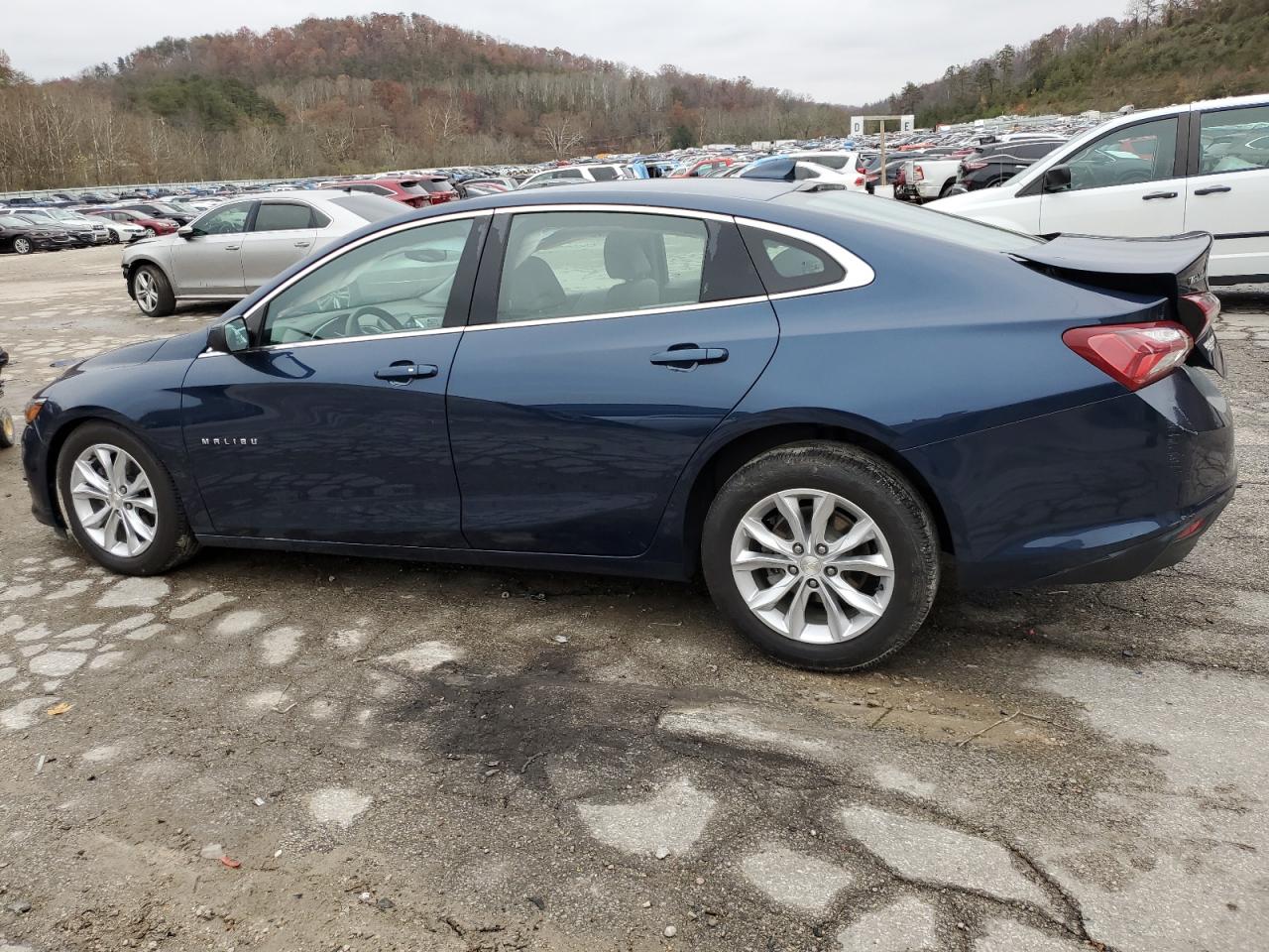 VIN 1G1ZD5ST5KF154468 2019 CHEVROLET MALIBU no.2