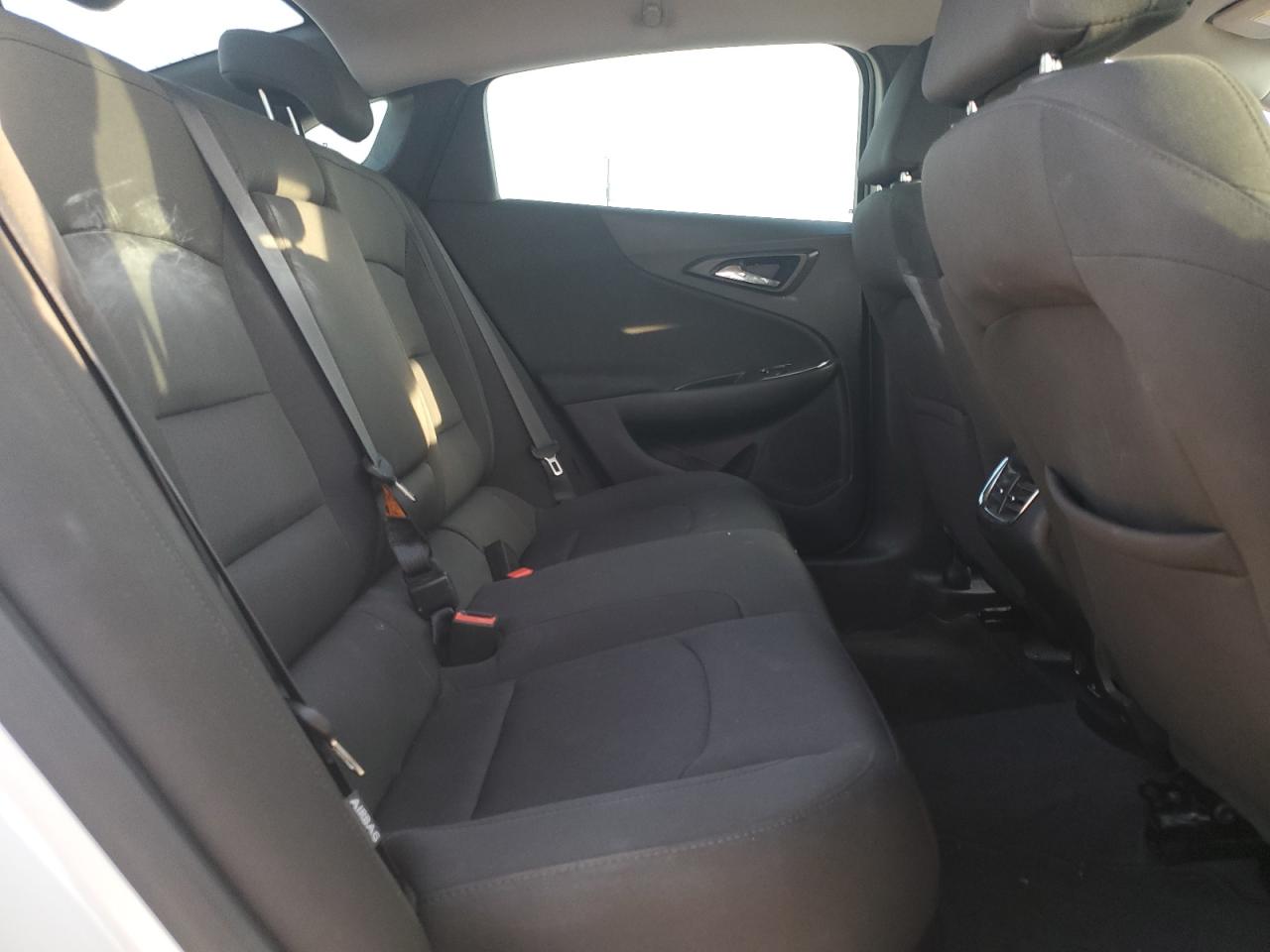 2018 Chevrolet Malibu - Image 10