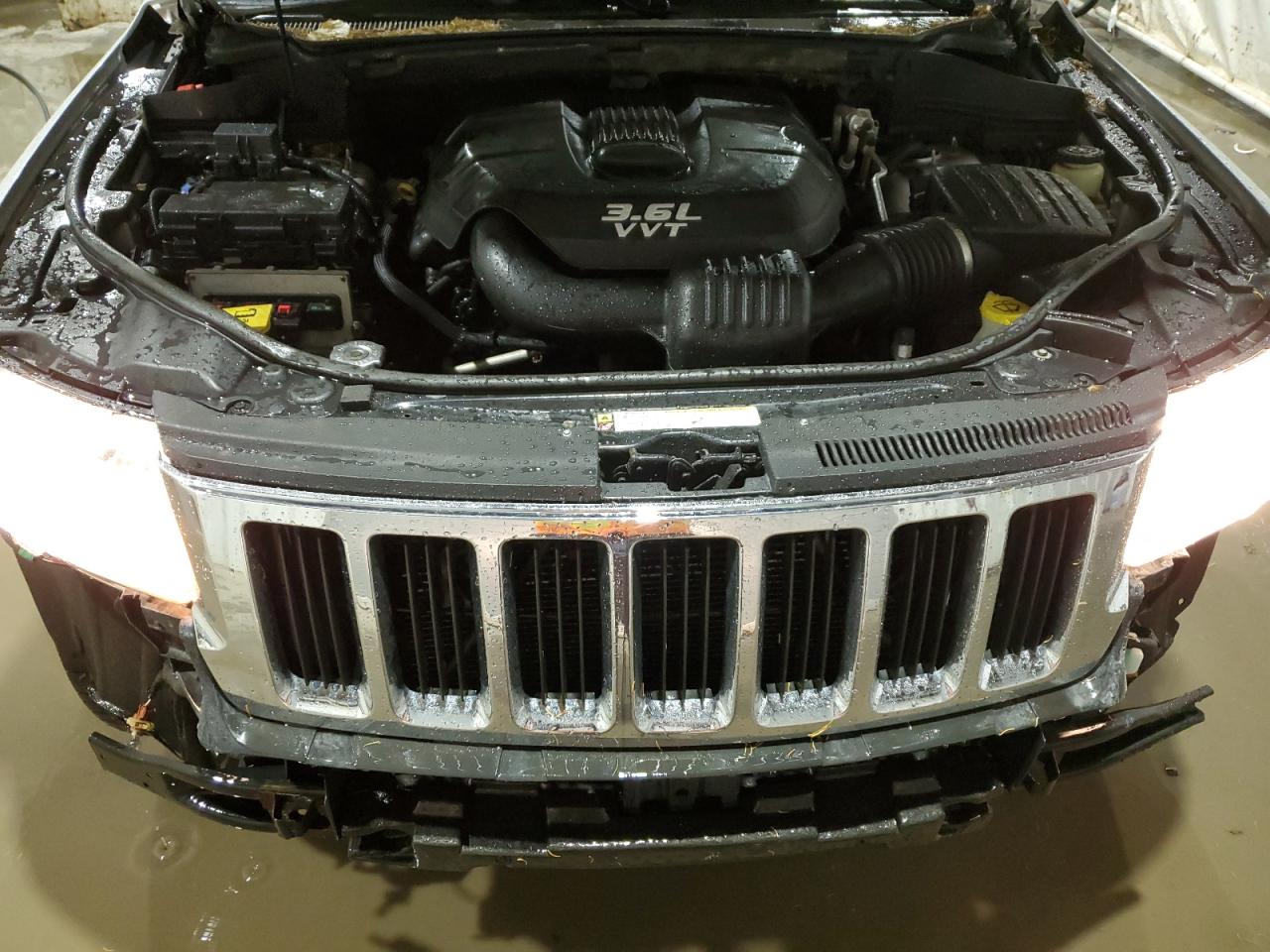 2012 Jeep Grand Cherokee - Image 12