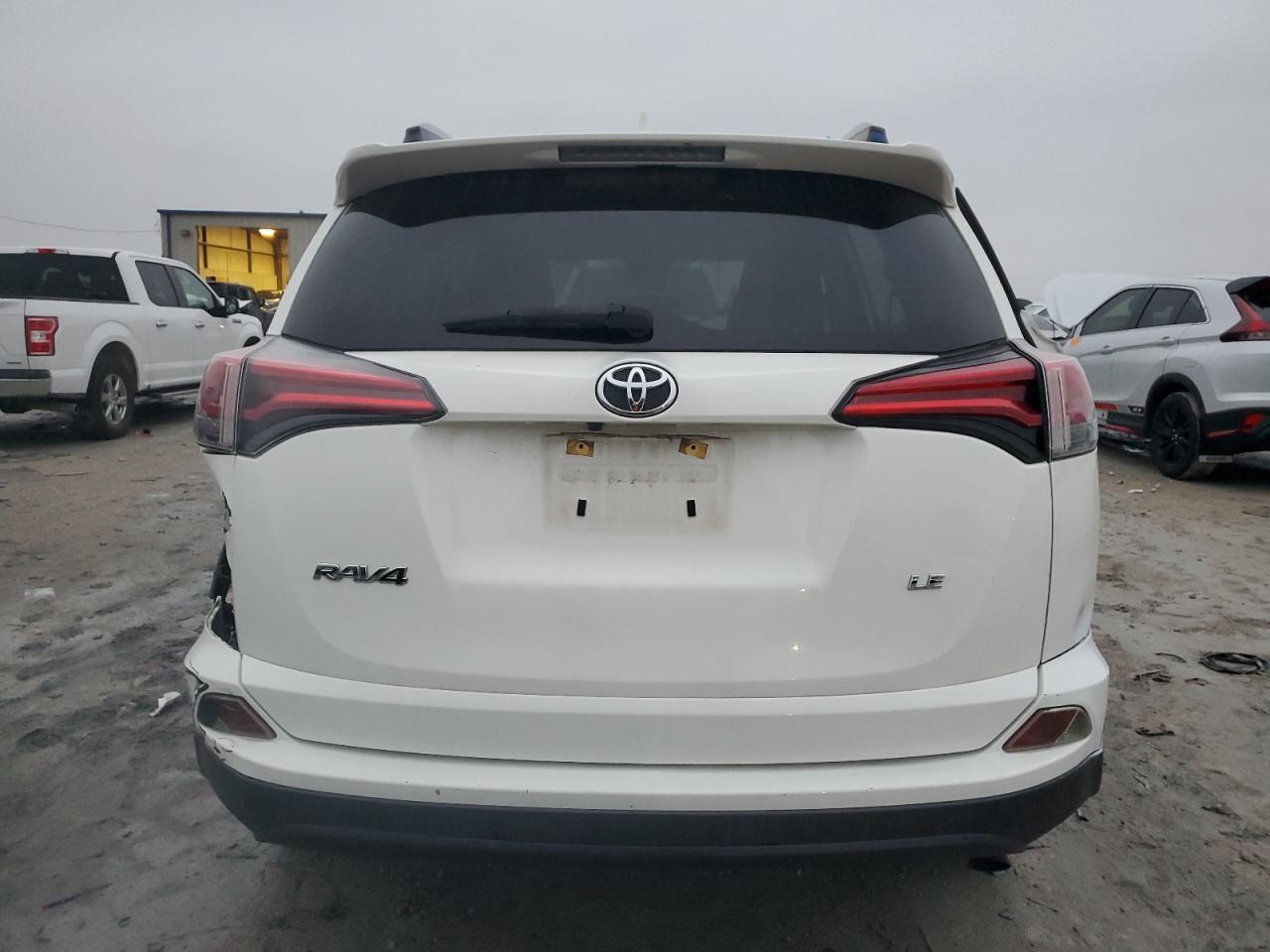 VIN JTMZFREV5HJ701542 2017 TOYOTA RAV4 no.6