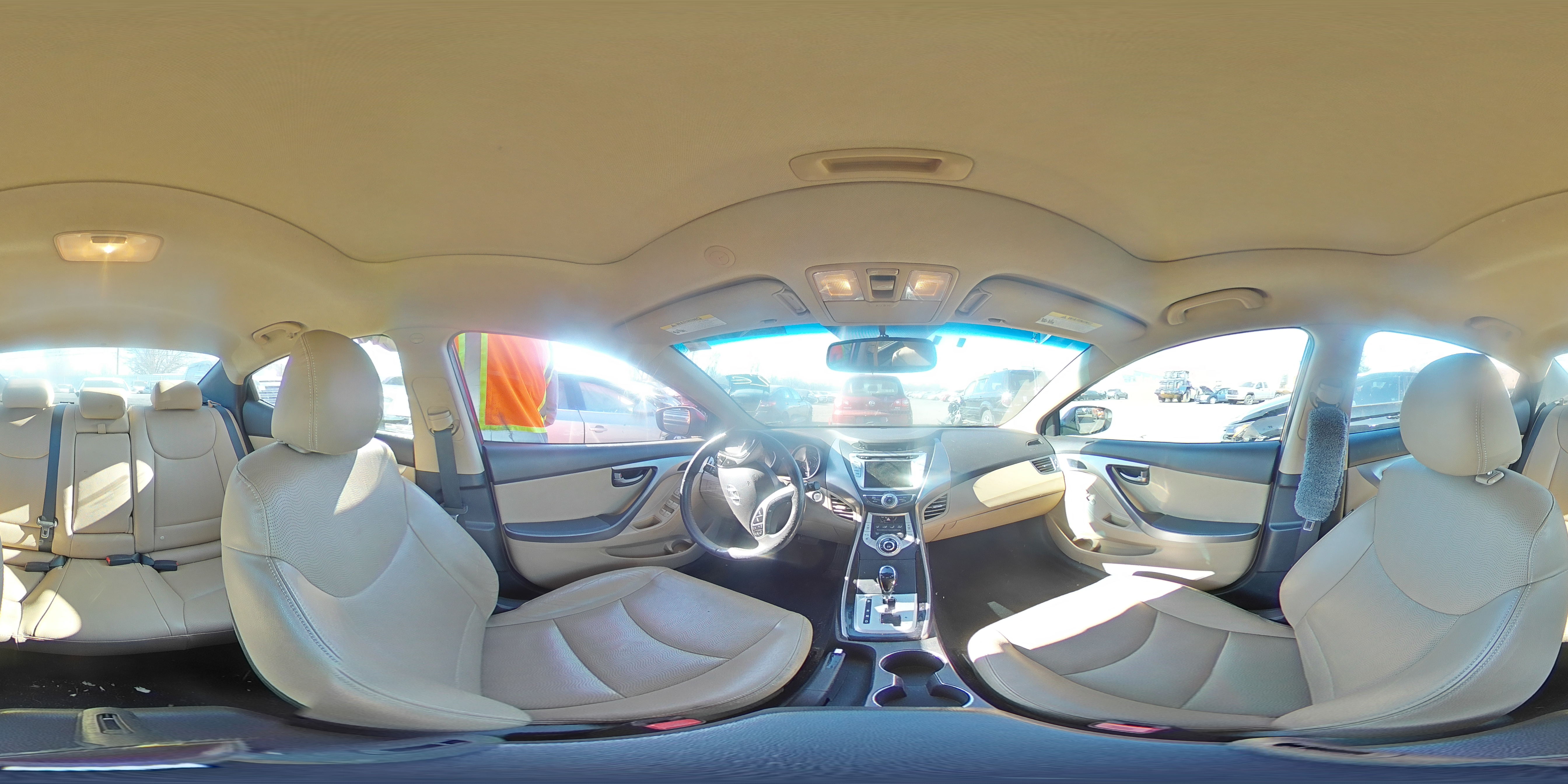 2012 Hyundai Elantra - Image 13