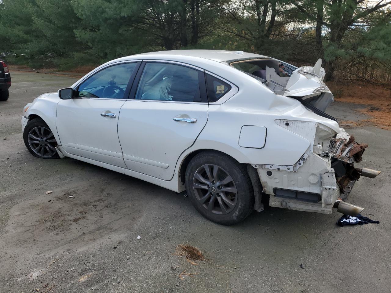 2015 Nissan Altima - Image 2