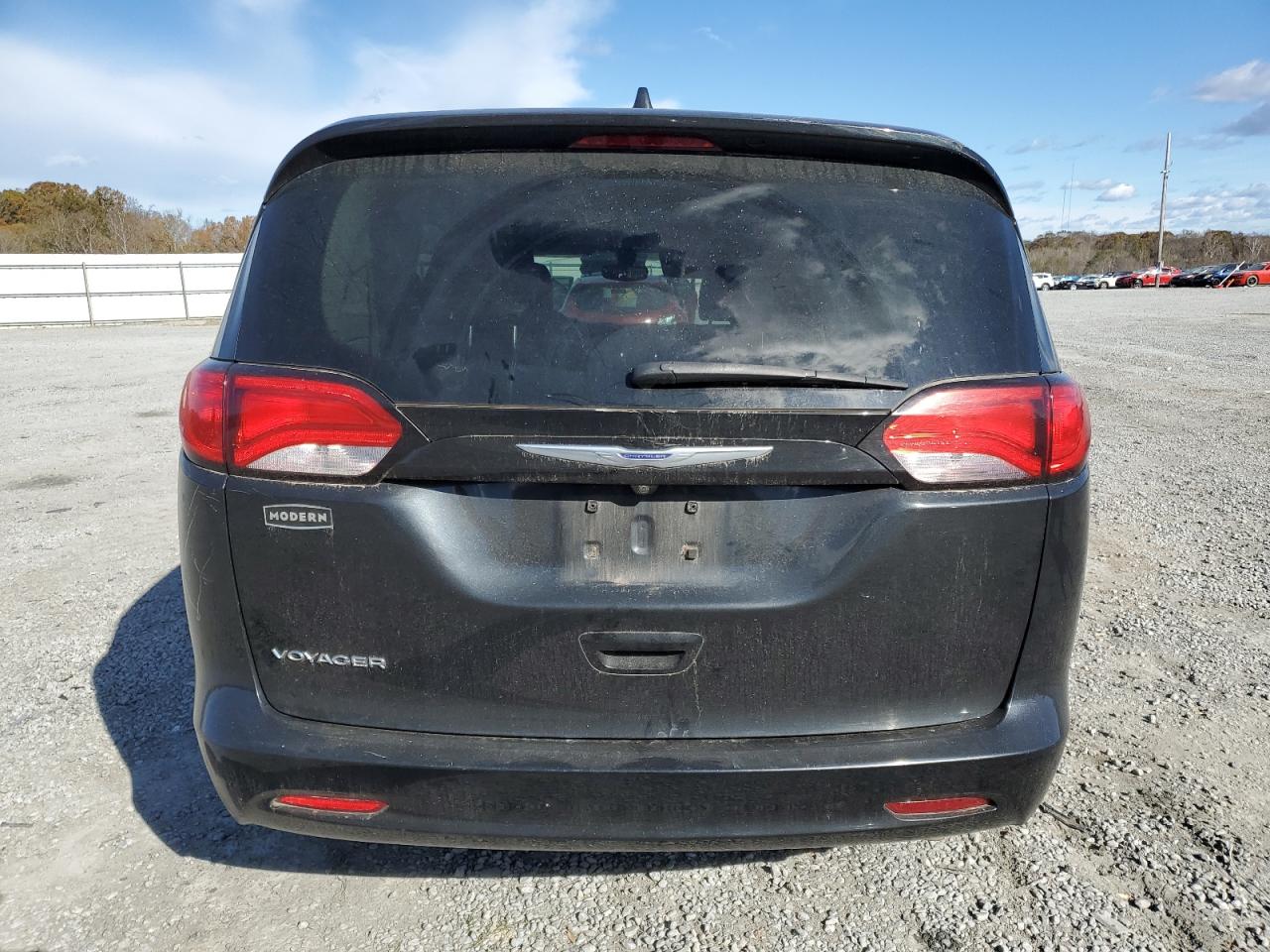 2020 Chrysler Voyager - Image 6