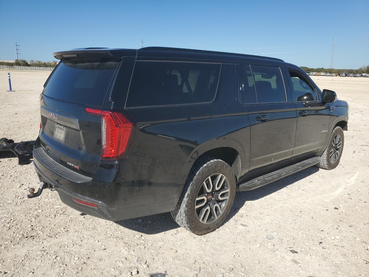 2022 GMC Yukon - Image 3
