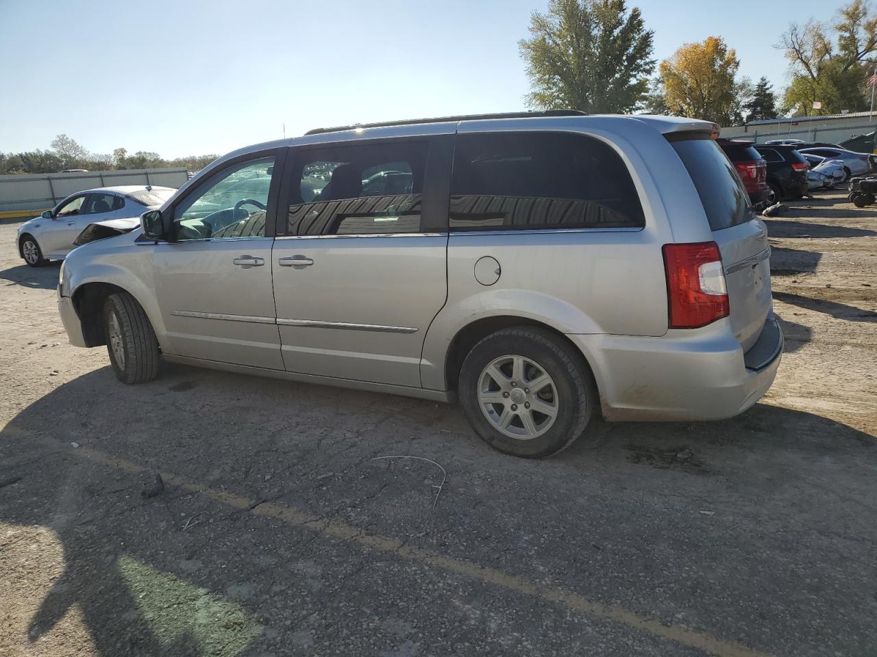 2011 Chrysler Town & Country - Image 2
