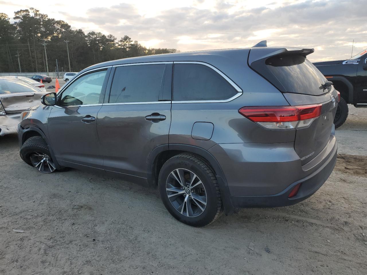 2018 Toyota Highlander - Image 2
