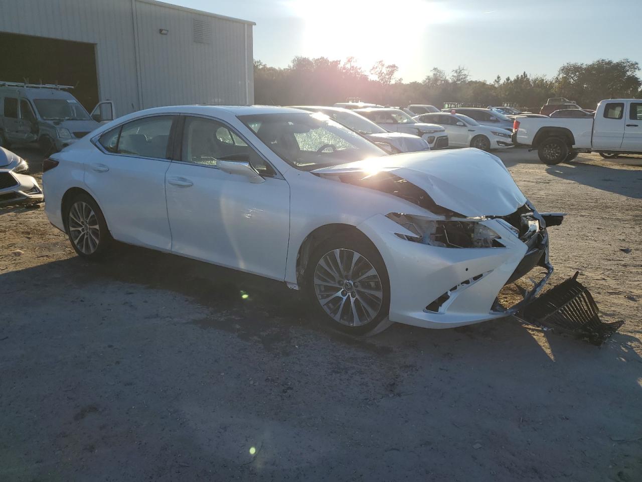 2019 Lexus ES - Image 4