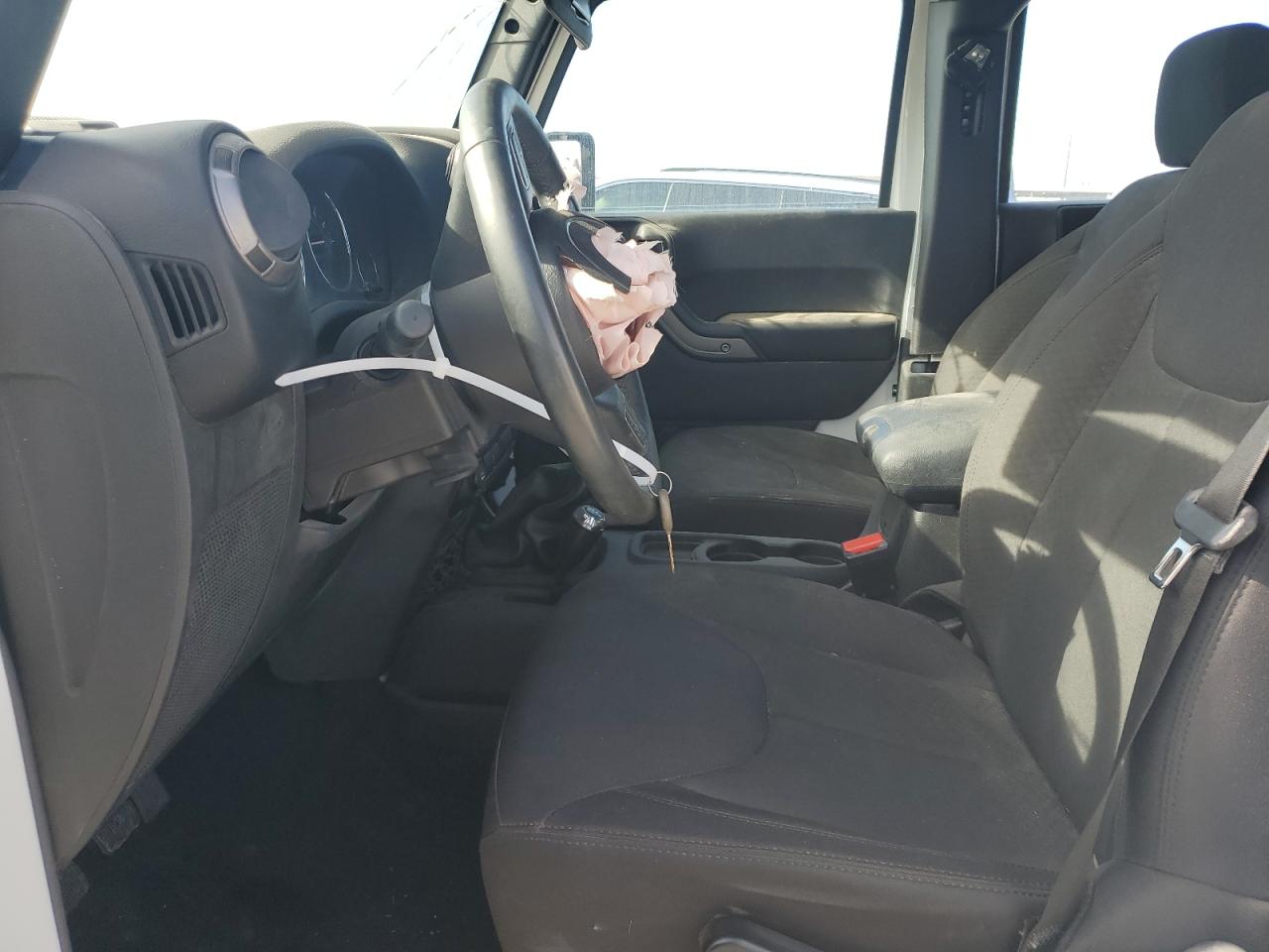 2018 Jeep Wrangler Unlimited Sport VIN: 1C4BJWDG7JL865323 Lot: 82657514