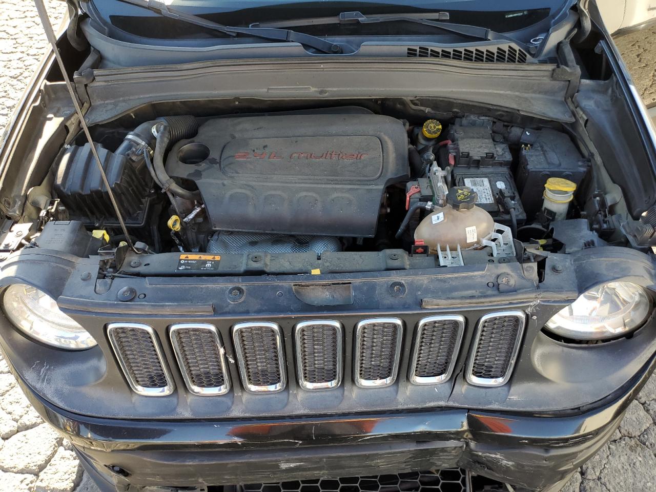 2017 Jeep Renegade - Image 11