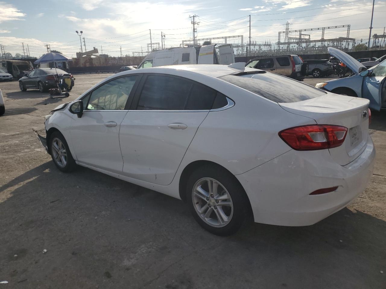 2018 Chevrolet Cruze - Image 2