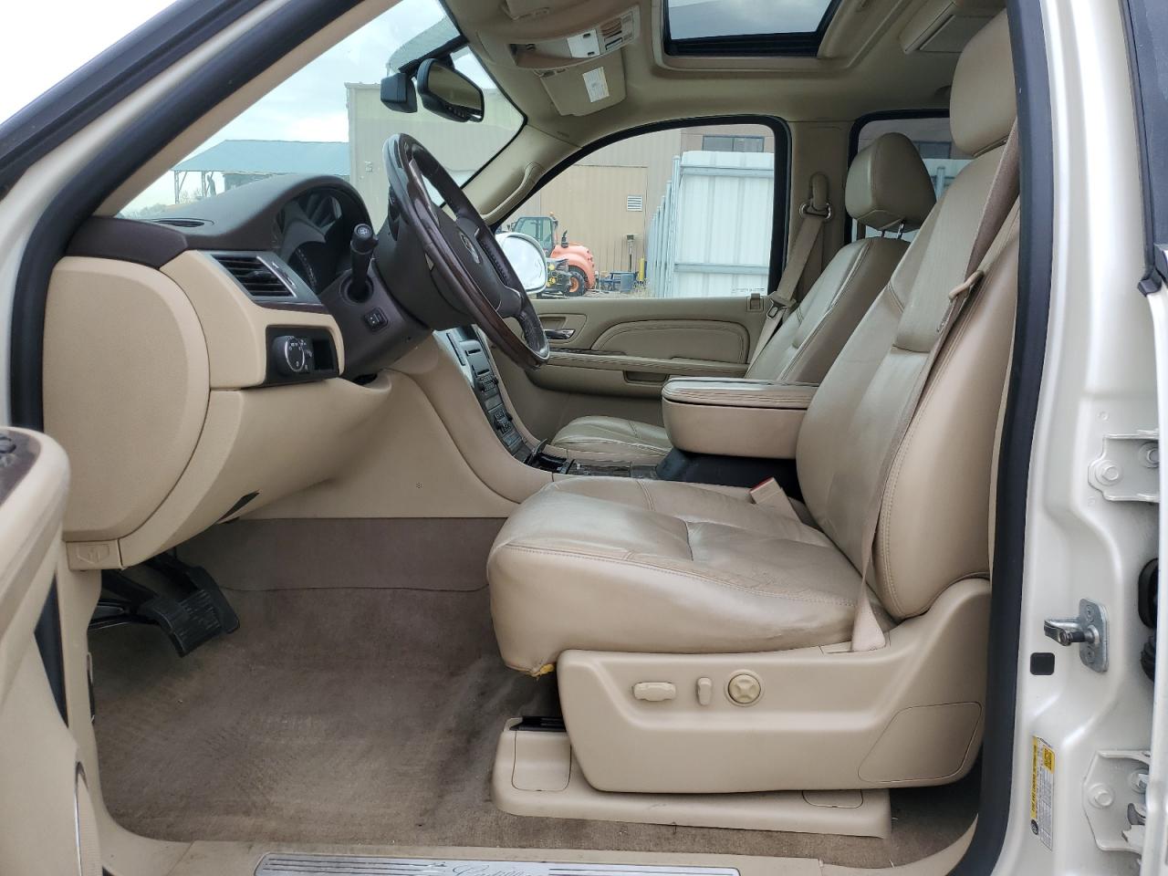 2009 Cadillac Escalade Luxury VIN: 1GYFK23209R236017 Lot: 82229824