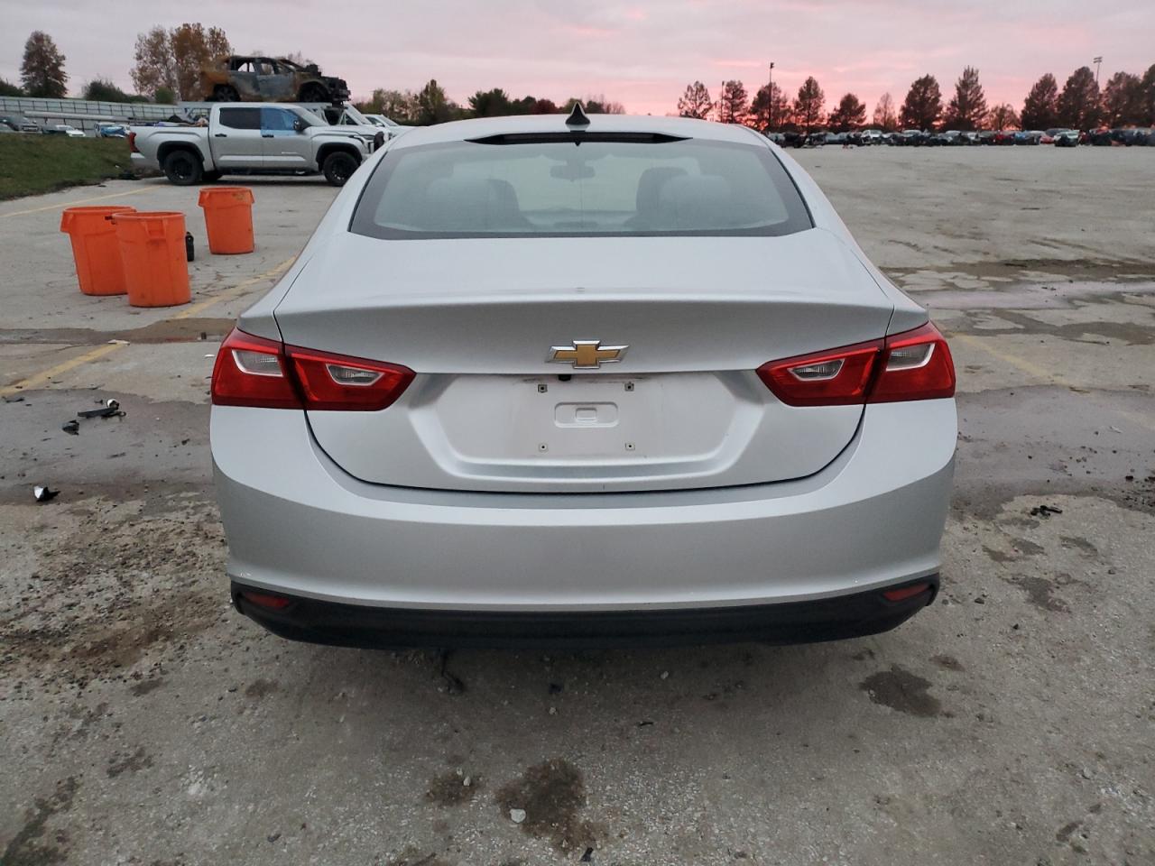 2017 Chevrolet Malibu - Image 6
