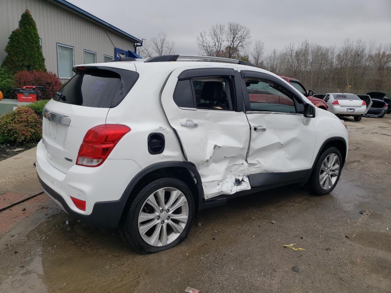 2017 Chevrolet Trax - Image 3