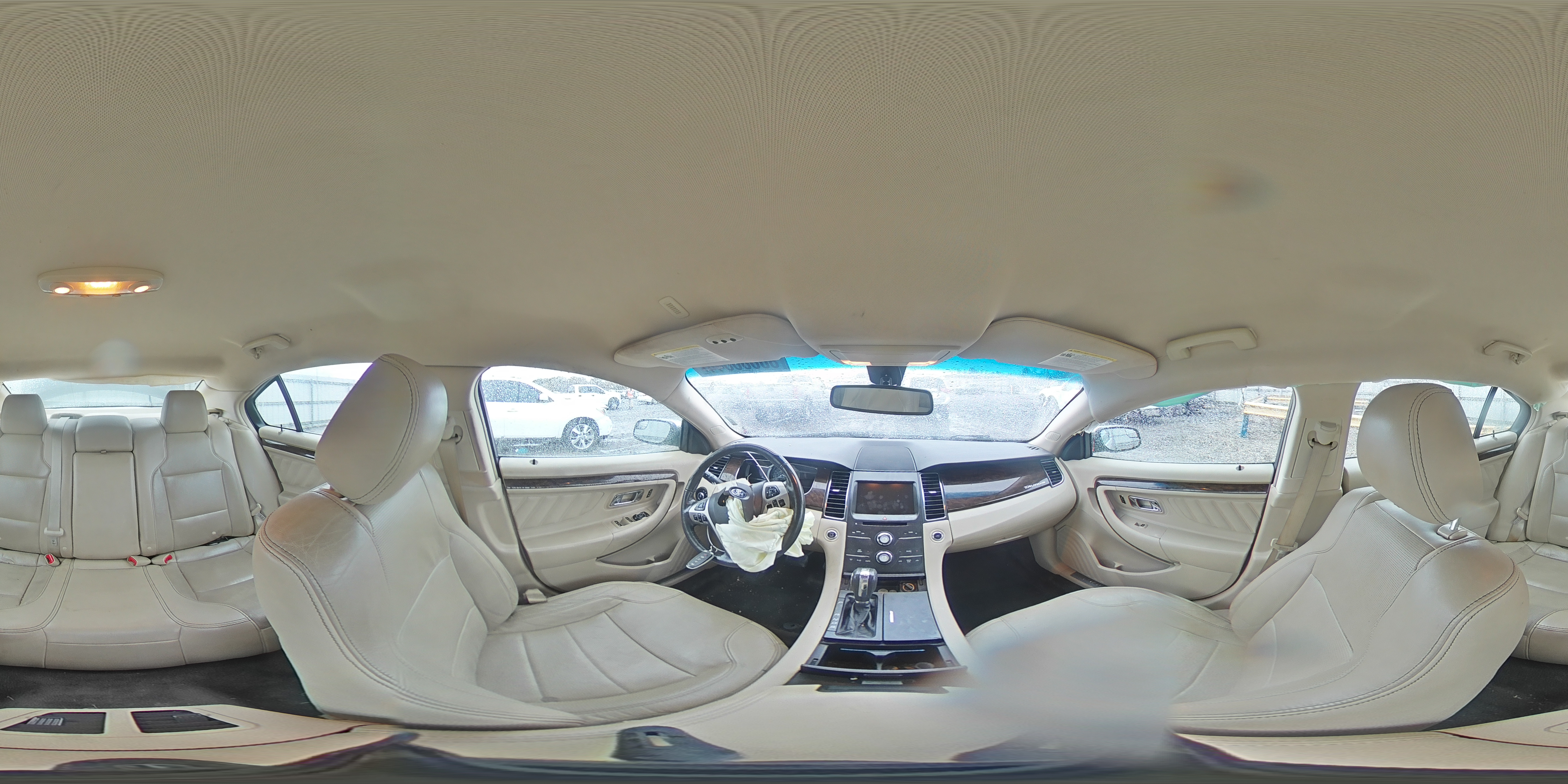 2015 Ford Taurus - Image 11