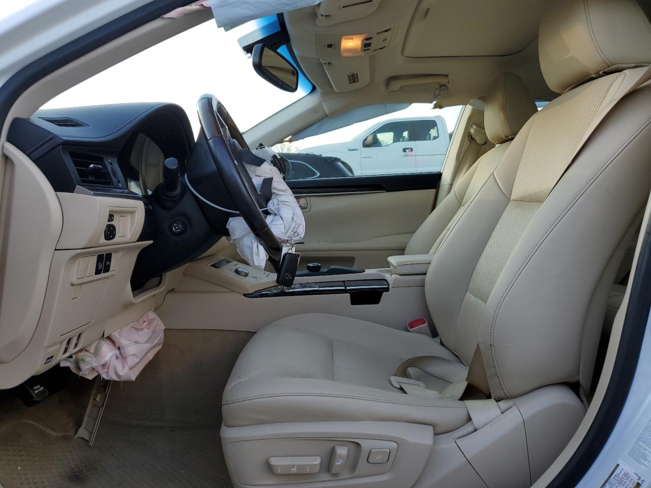 2015 Lexus ES - Image 7