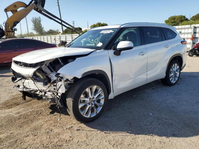 2023 Toyota Highlander L en Venta en Miami, FL - Front End