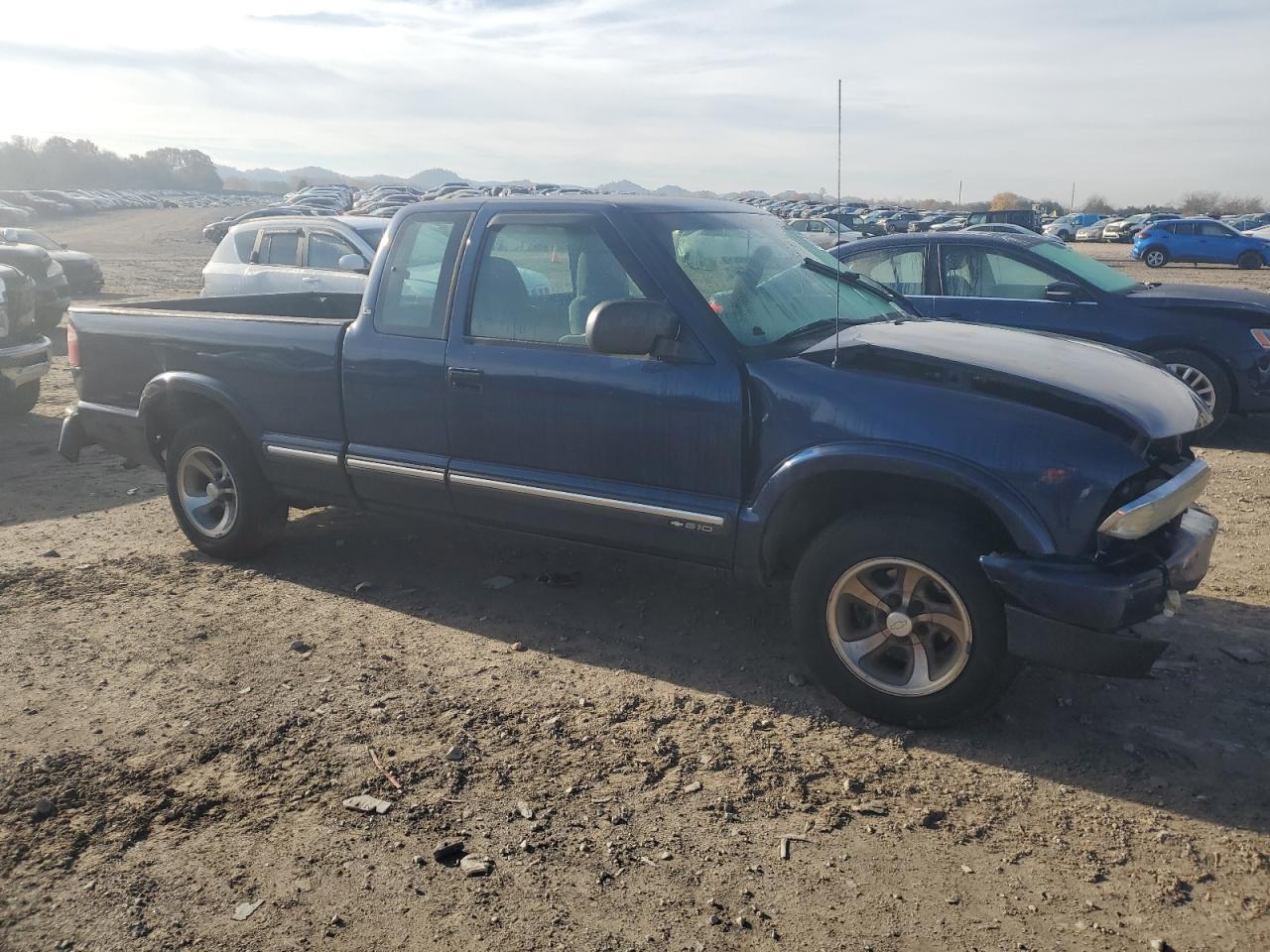 2001 Chevrolet S-10 Pickup - Image 4