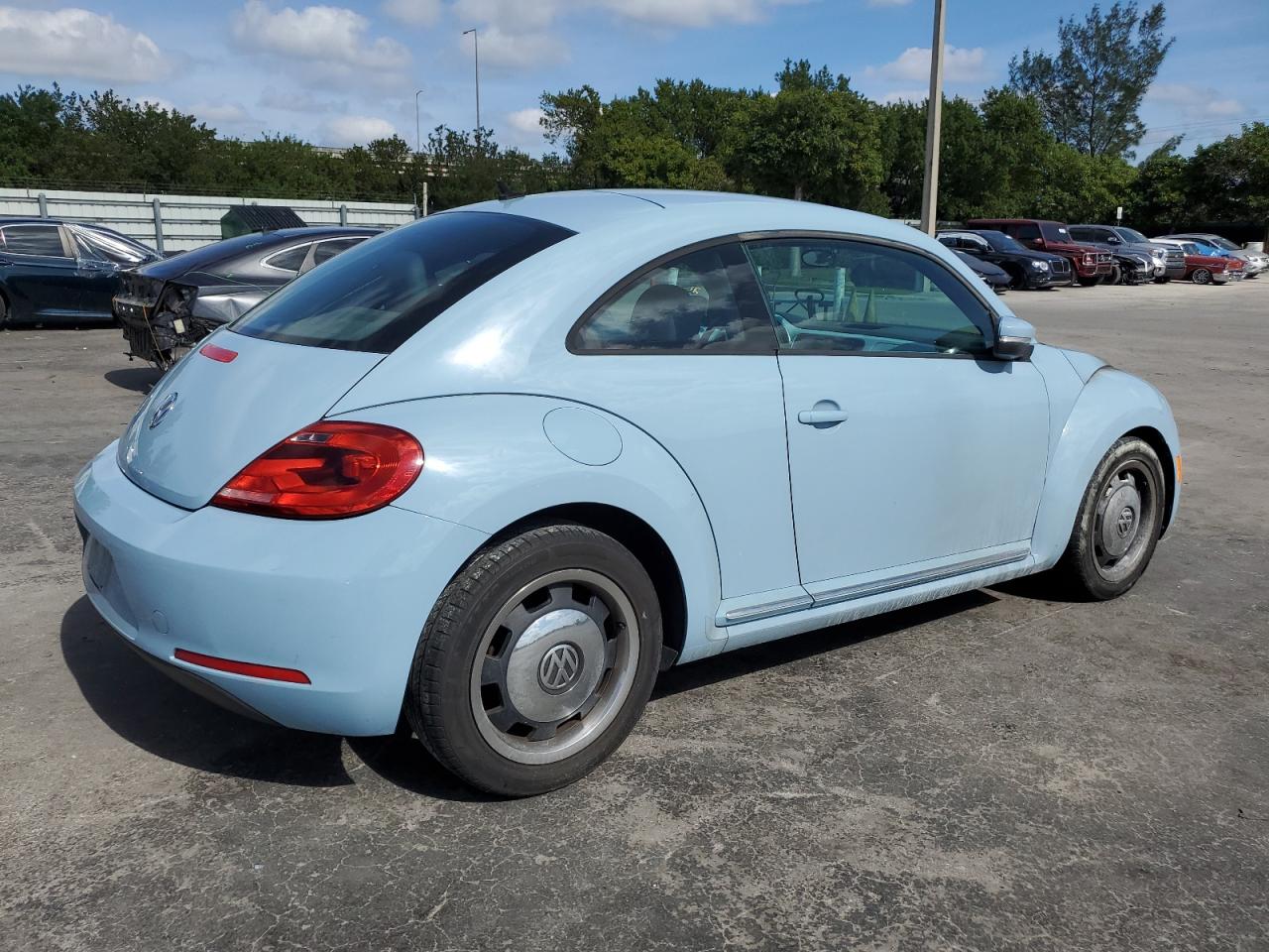 2012 Volkswagen Beetle - Image 3