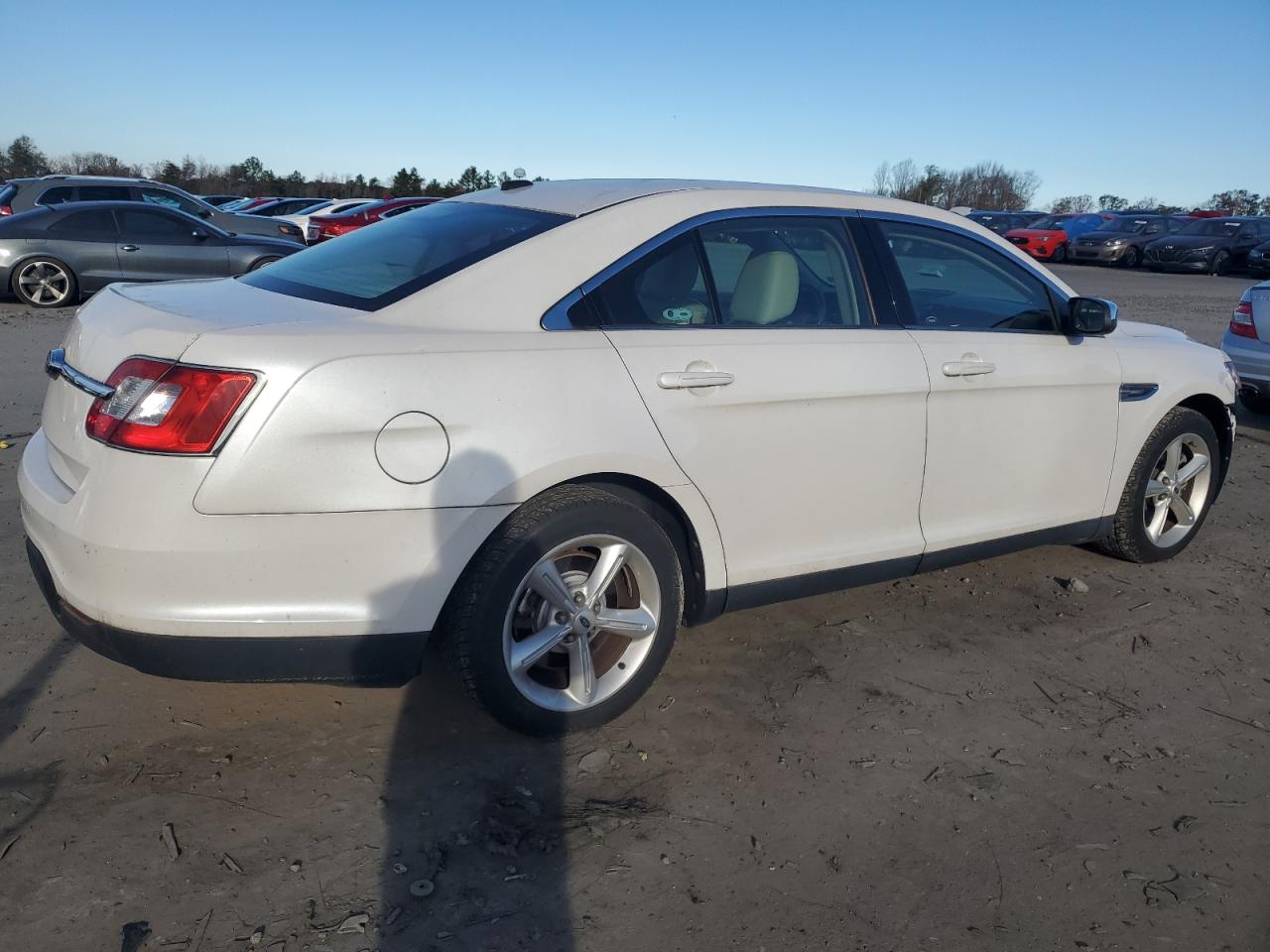 2010 Ford Taurus - Image 3