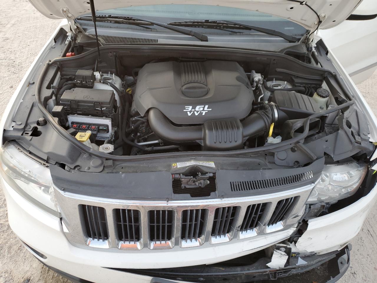 2012 Jeep Grand Cherokee - Image 13