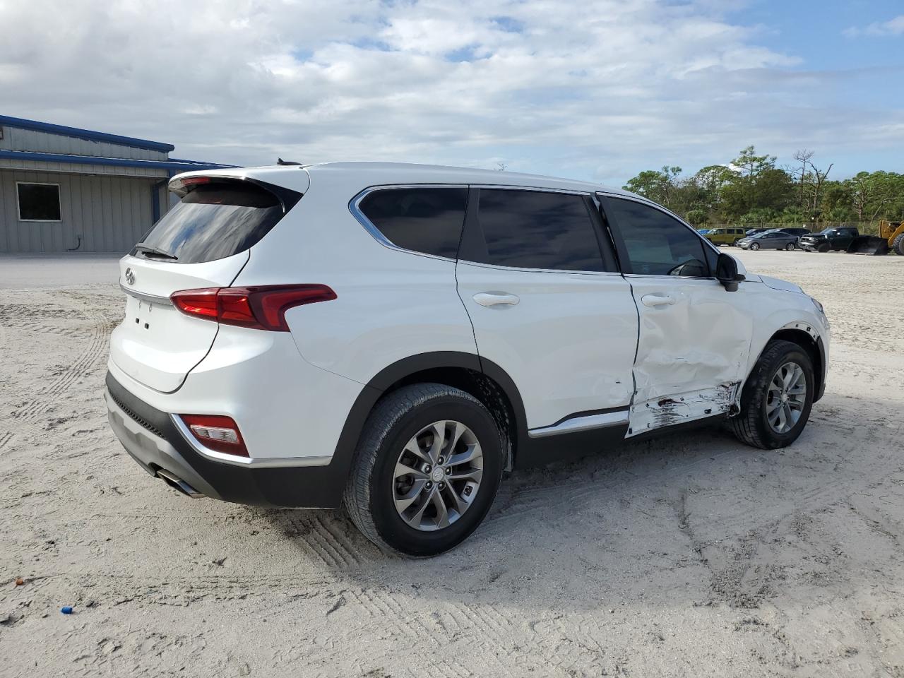 VIN 5NMS23AD2KH107107 2019 HYUNDAI SANTA FE no.3