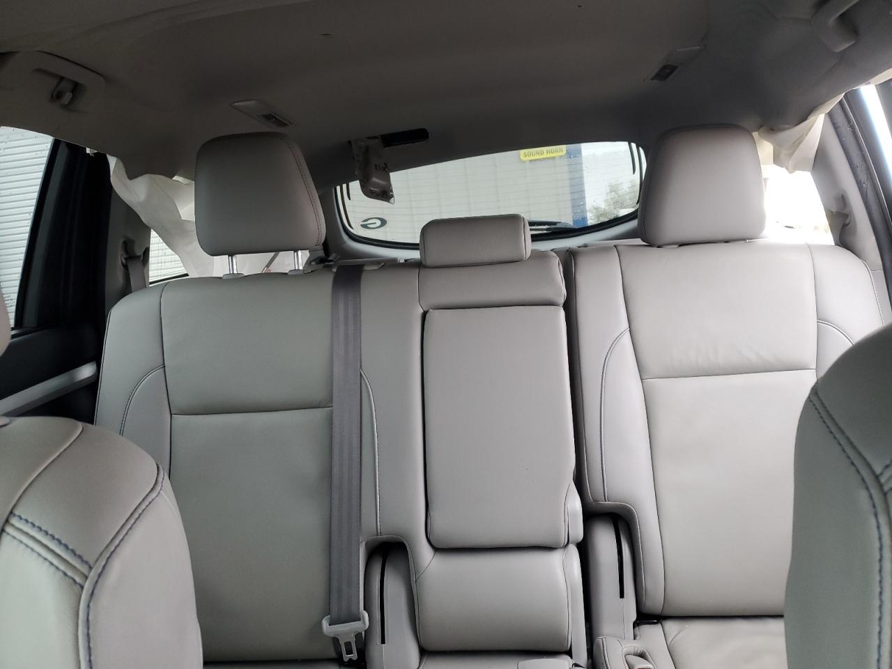 2019 Toyota Highlander - Image 10