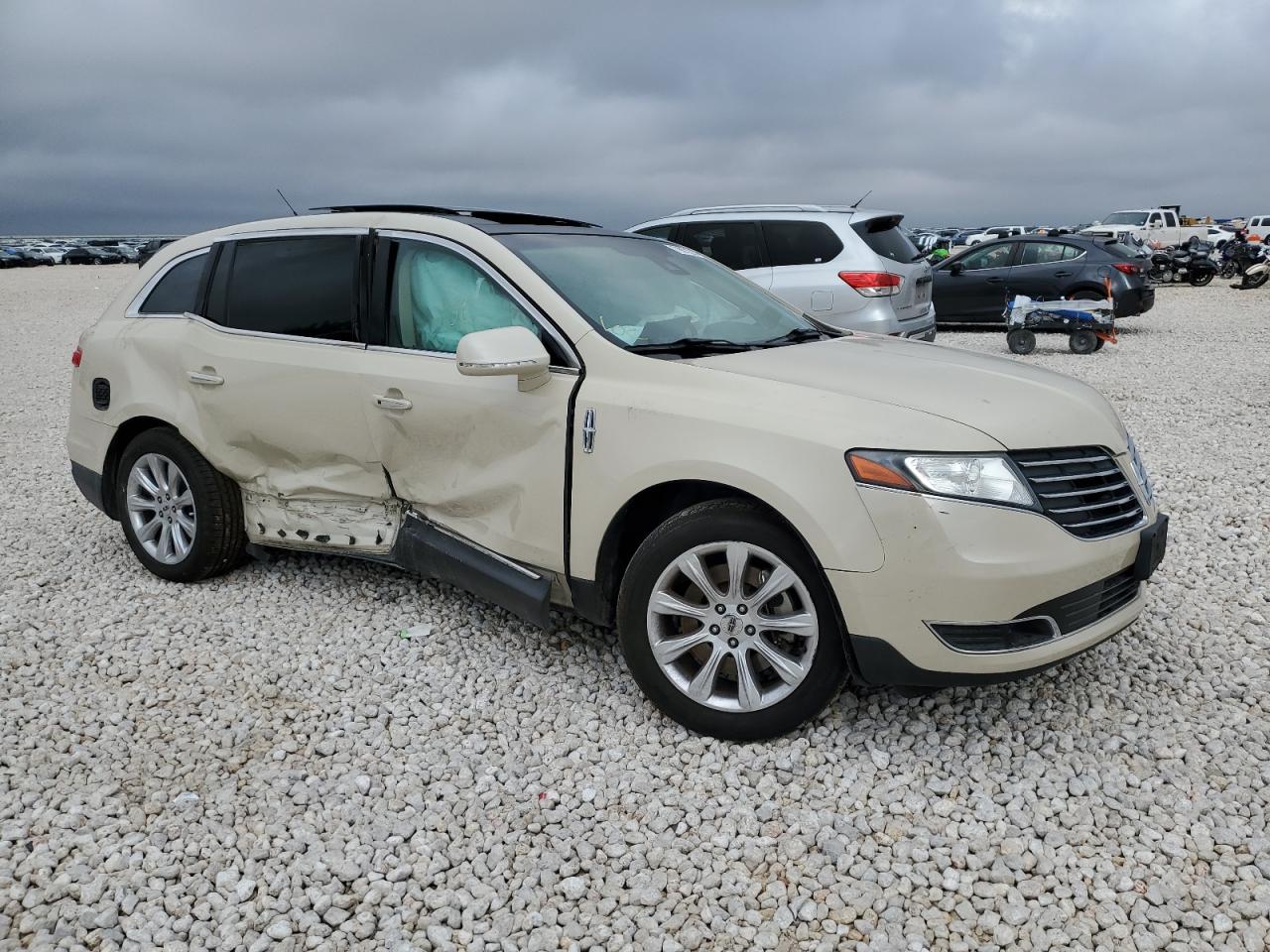 VIN 2LMHJ5FK8JBL01170 2018 LINCOLN MKT no.4