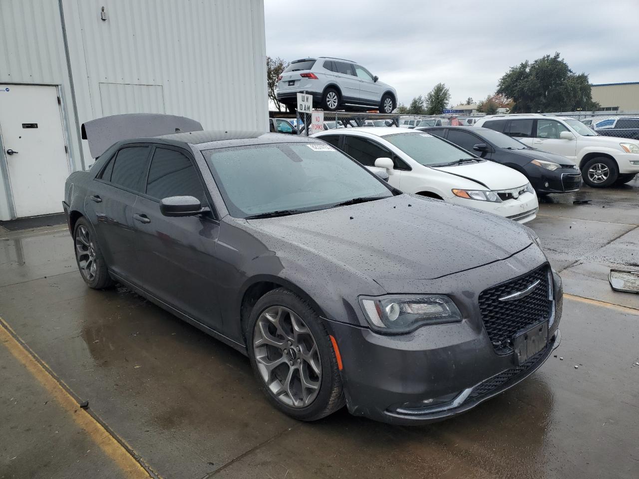 VIN 2C3CCABGXJH214208 2018 CHRYSLER 300 no.4