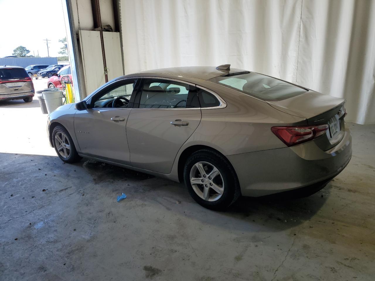 2022 Chevrolet Malibu - Image 2